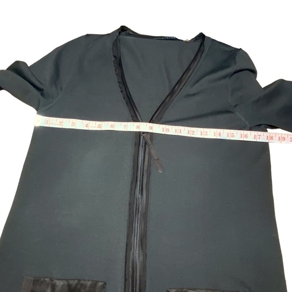 Elie Tahari | 100% Merino Wool Zip-up Cardigan with Silk Trim | Medium - Picture 4 of 9
